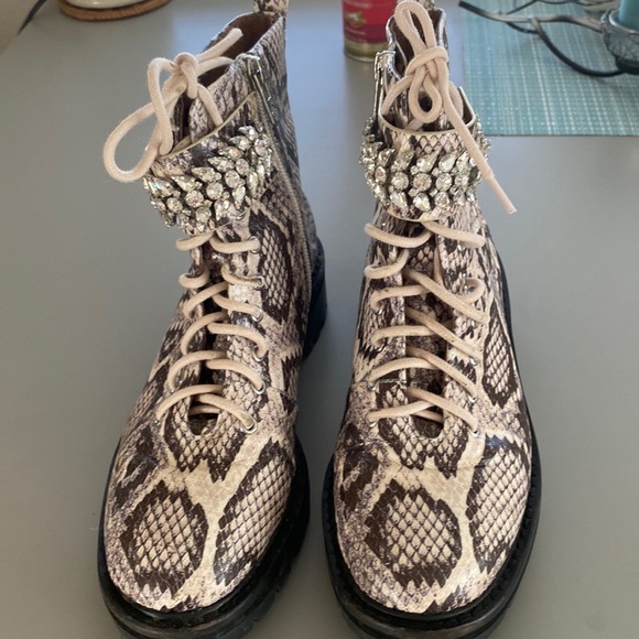 Womens Antonio Milani boots size 6.5. Great condition missing some embellishment - Picture 2 of 9